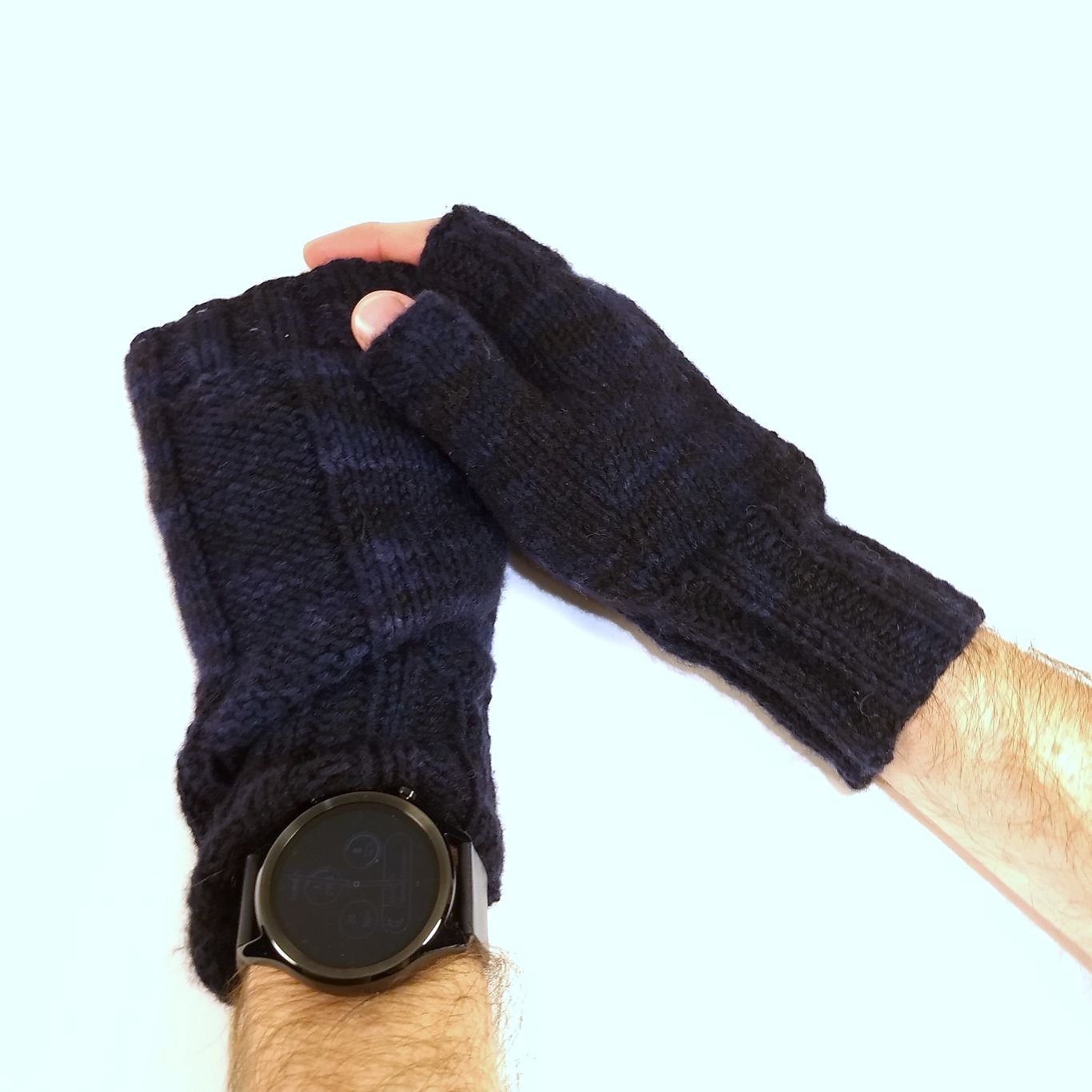 Bowman Lake Mitts, shown in size 8 in/20.5 cm in color EC5, Dark Navy/Black