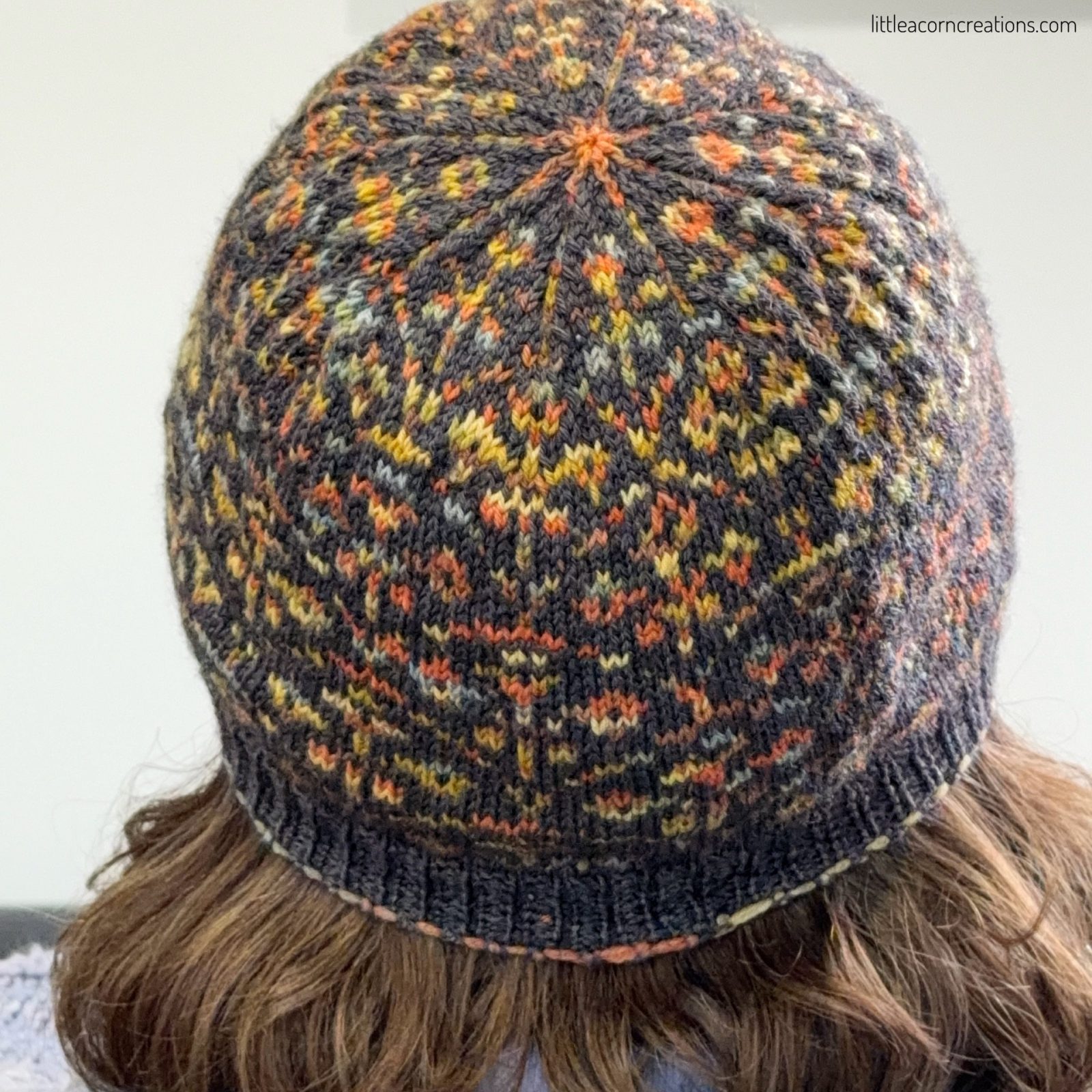 crown view of selbu modern, knit in lornas laces sock multi in roadside gerry and valley yarns huntington in a grey.